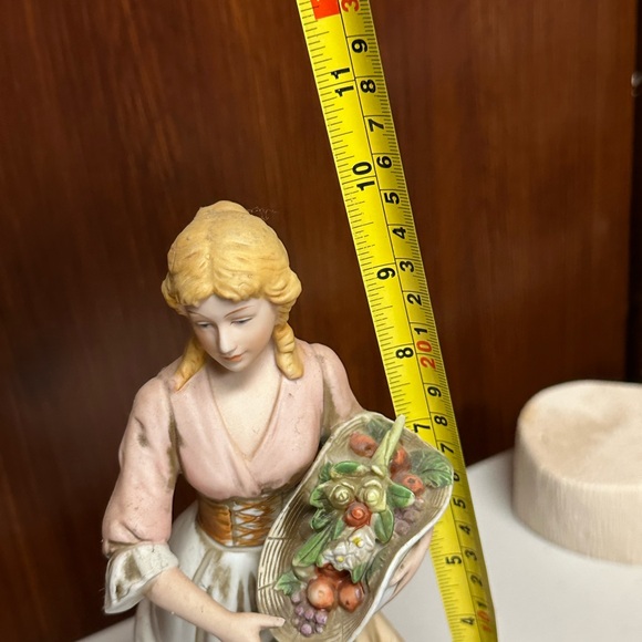 Vintage Homco Porcelain Large figurine Victorian Girl With Goose and fruits - Picture 4 of 13